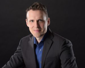 Headshot Sean Maness.